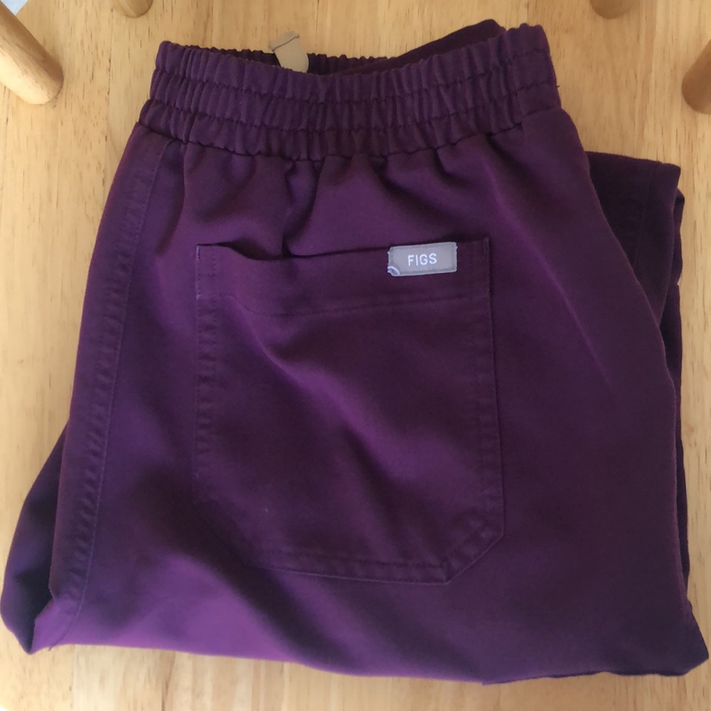 Women’s FIGS scrub pants Yola Skinny style. Size small. Deep Purple.